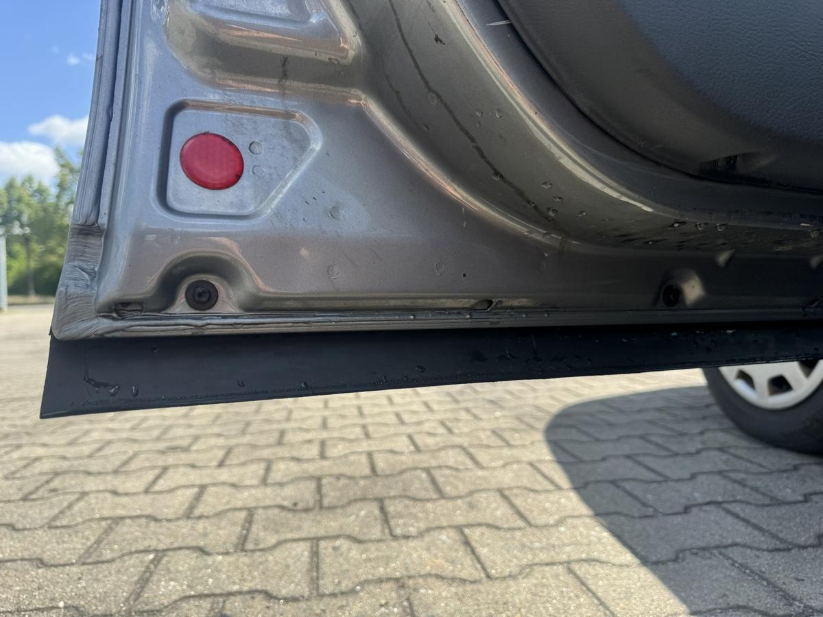 VW Passat 3BG original T&uuml;r vorn links LD7W Urban Grey Metallic Rohbau Bj.2004